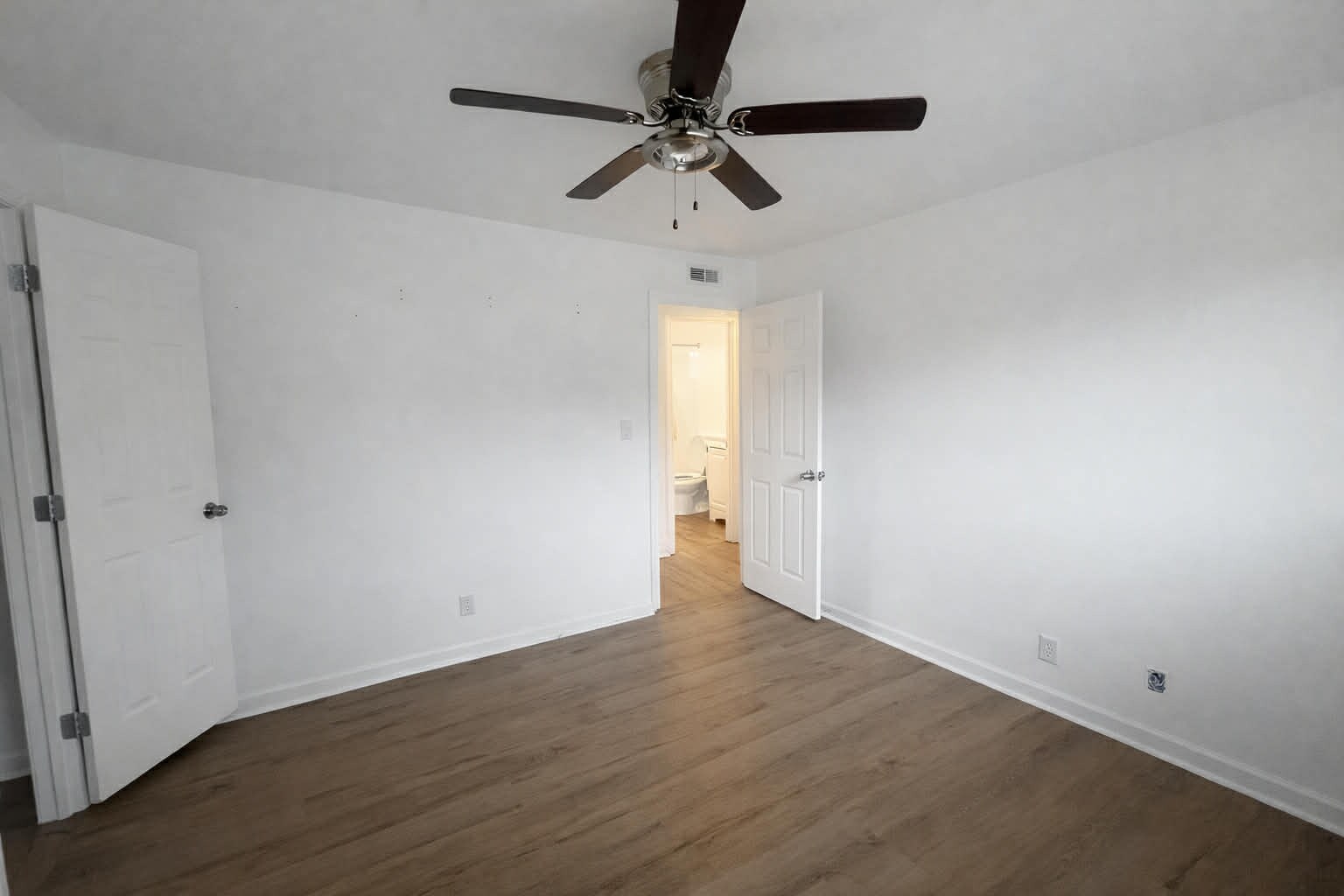 Building Photo - 2524 18th Pl S