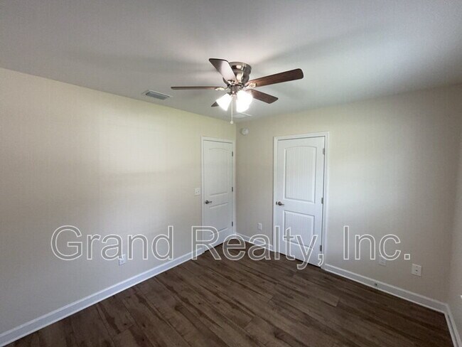 Building Photo - 4004 Roxies Ln