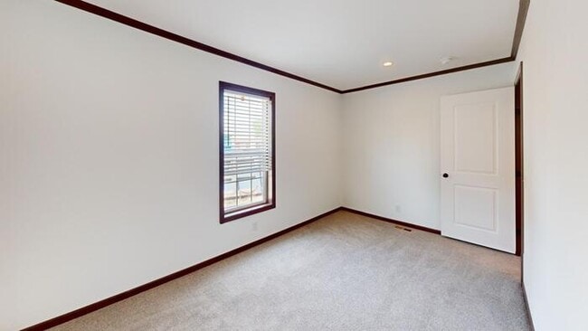 Building Photo - 164 Northwest Dr