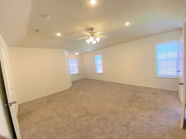 Building Photo - **BEAUTIFUL WESTCHESTER PARK HOME**