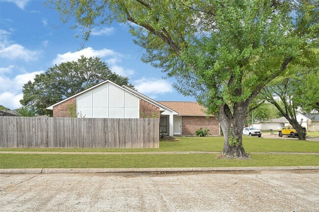 Building Photo - 17303 Nordway Dr