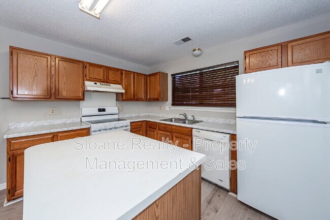 Building Photo - 5161 Eastway St