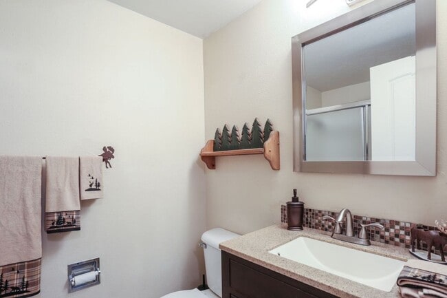 Building Photo - Walk to Main St and Gondola! Furnished! In unit sauna and amenities! Flexible lease terms!