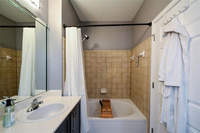 Building Photo - 400 17th St NW