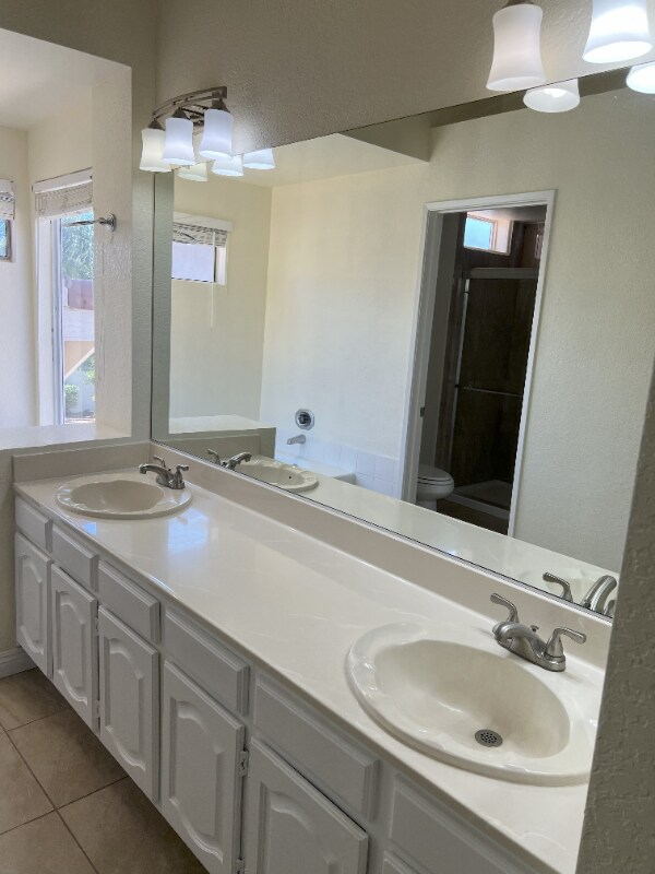 Building Photo - 24430 Robinwood Dr