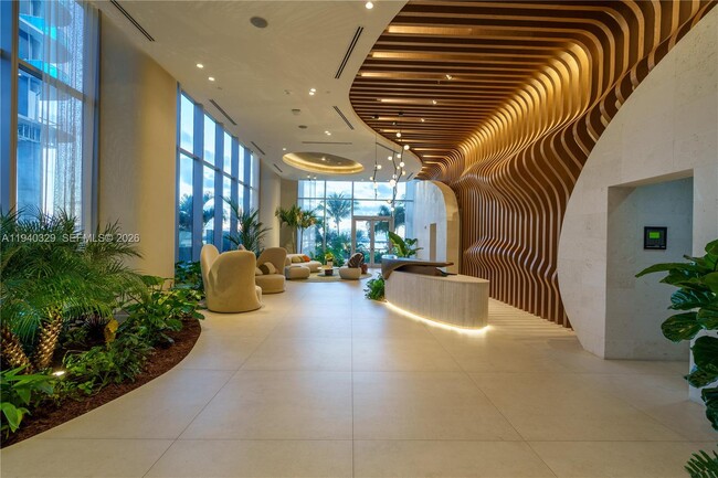 Building Photo - 700 NE 24th St