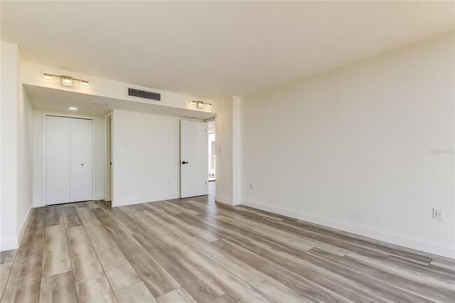 Building Photo - 500 N Osceola Ave