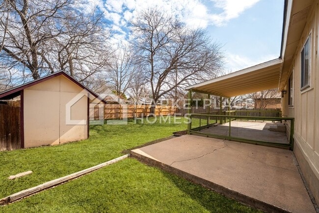 Building Photo - 1804 Easton Dr