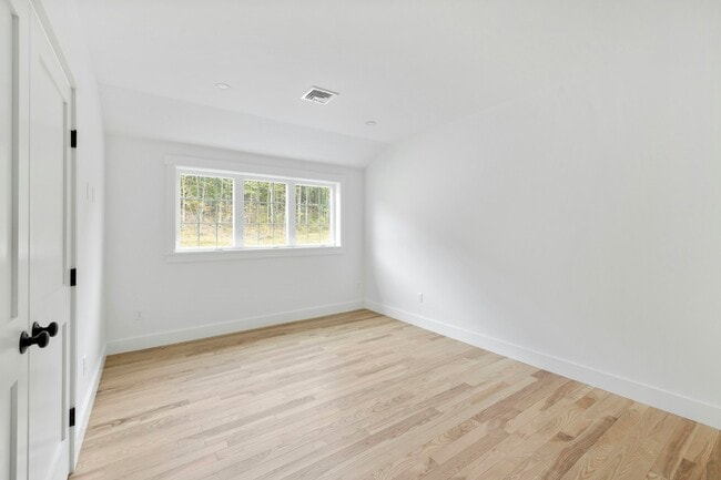 Building Photo - 2 Honey Hl Ln