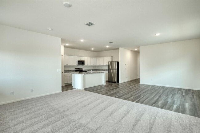 Building Photo - 217 Stonebrook Dr