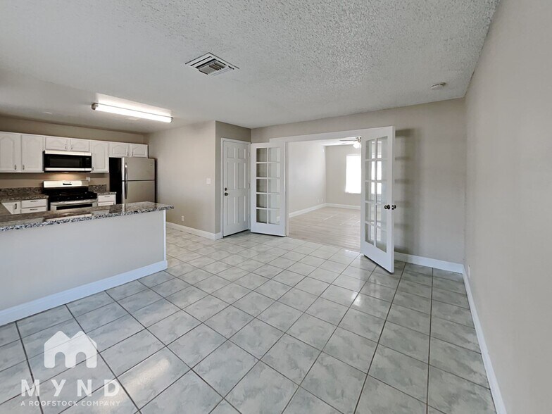 Building Photo - 433 Longtree Ave