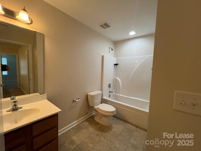 Building Photo - 207 Elba Dr