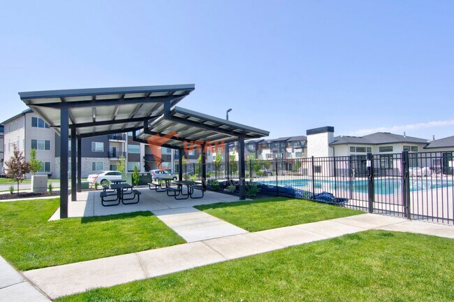 Building Photo - 974 W 500 S