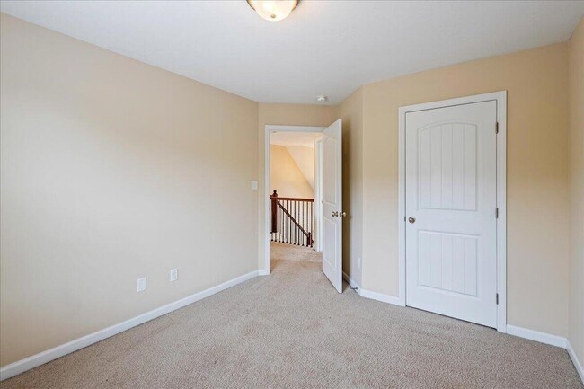 Building Photo - 2121 Grv Lndg Wy