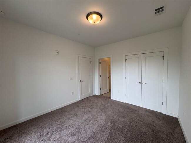 Building Photo - 525 Parkway Dr