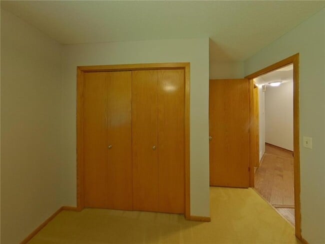 Building Photo - 2110 Helmo Ave N