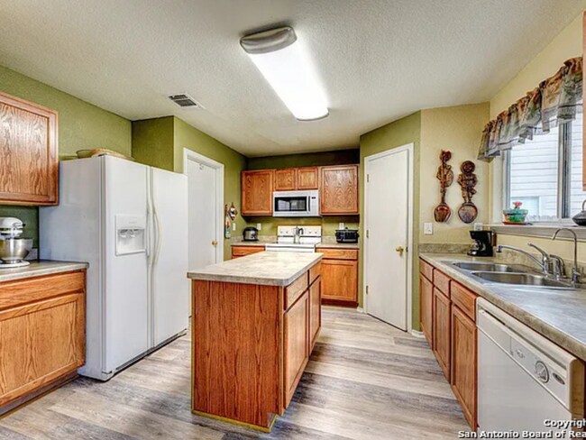 Building Photo - Move-In Ready Home with Fresh Updates & Spacious Layout in Converse