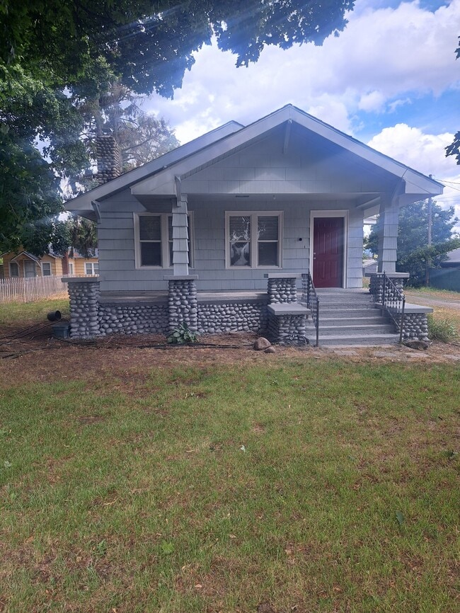 Building Photo - 104 N Farr Rd