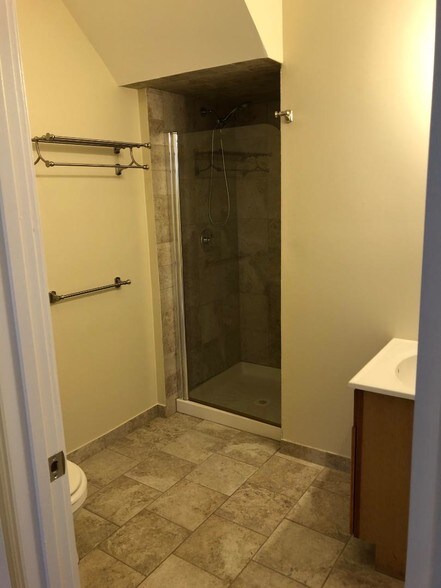 Building Photo - 1709 Irving Park W Rd