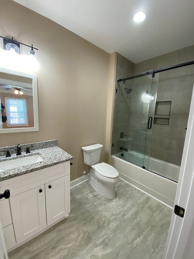 Building Photo - Beautiful 3 Bed 3.5 Bath House