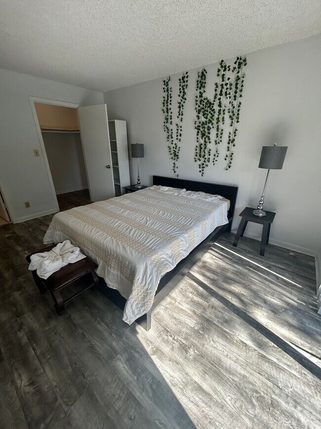 Building Photo - Now Leasing: 1-bedroom and 1.5 bath condo ...