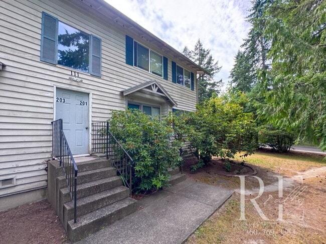 Building Photo - 2-Bed Upstairs Unit With Private Patio
