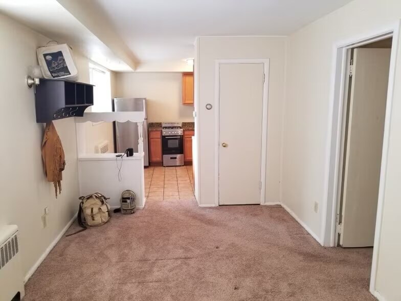 Building Photo - 807 W Madison St