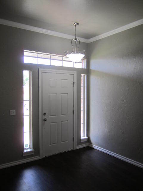 Building Photo - 704 N Markwell Ave