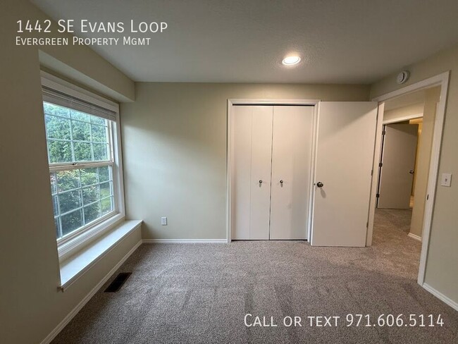 Building Photo - 1442 SE Evans Loop