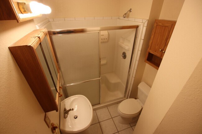 Building Photo - 405 Hamilton St