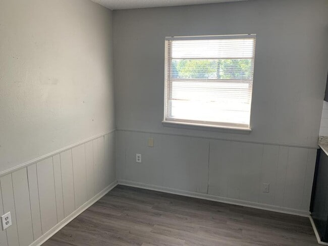 Building Photo - 9432 NE 14th St