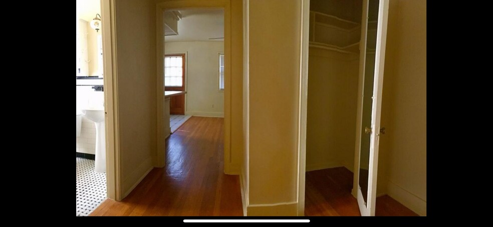 Building Photo - 1233 Bates Ct