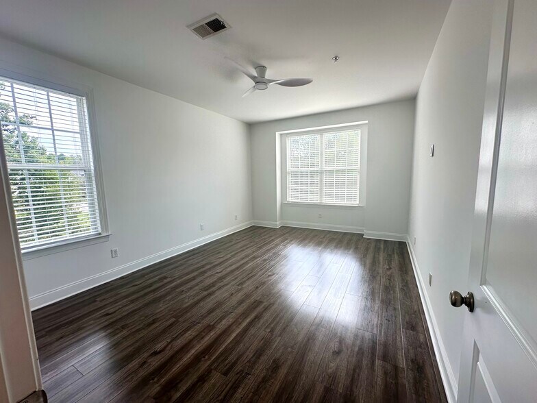 Building Photo - 149 Breezes Dr