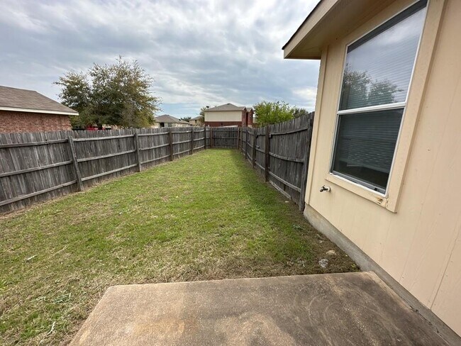 Building Photo - 1000 Bluff Meadow Cove
