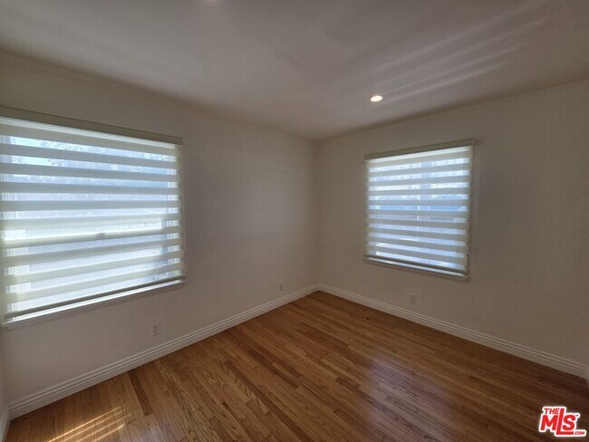 Building Photo - 102 Gaviota Ave
