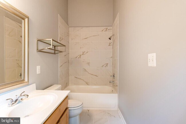 Building Photo - 43147 Huntsman Square