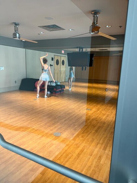 Club House Yoga Room - 600 12th Ave S
