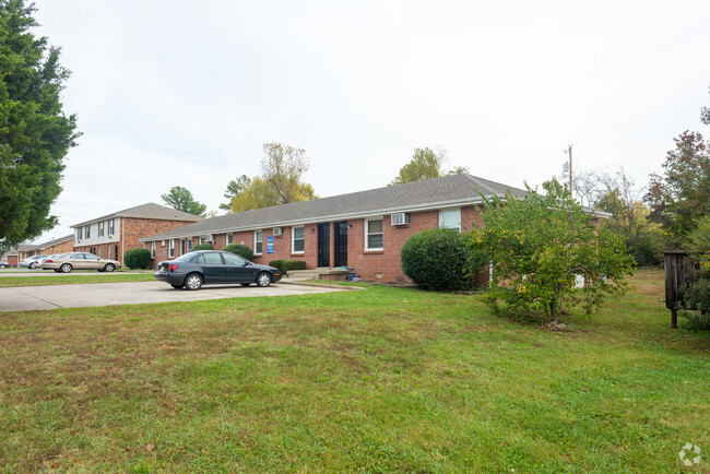 Building Photo - Golf View Apartments