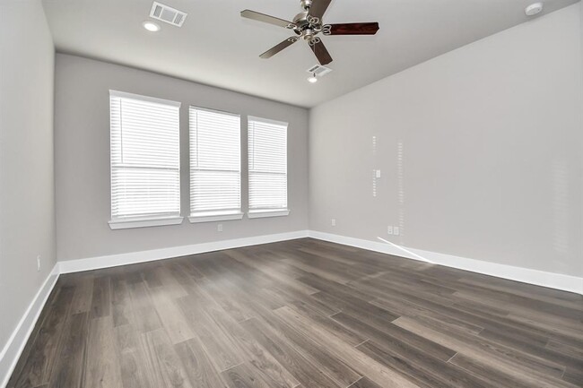 Building Photo - 10643 Cascade Crk Dr