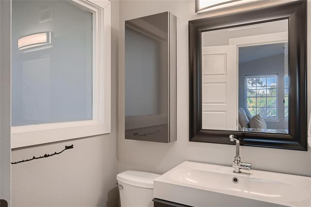 Building Photo - 221 Lakeridge Dr