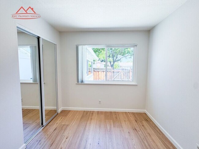Building Photo - 1535 Albatross Dr