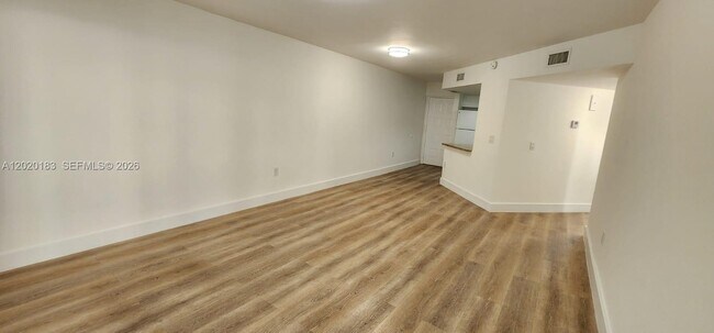 Building Photo - 8333 Lake Dr