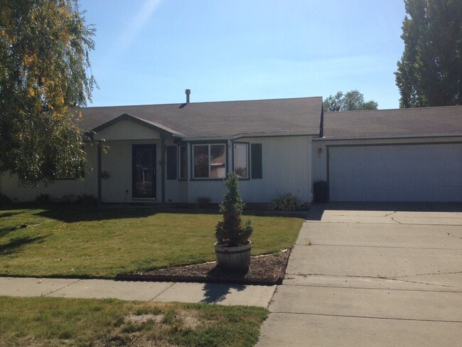 Building Photo - Great Two Bedroom Rancher- Airway Heights