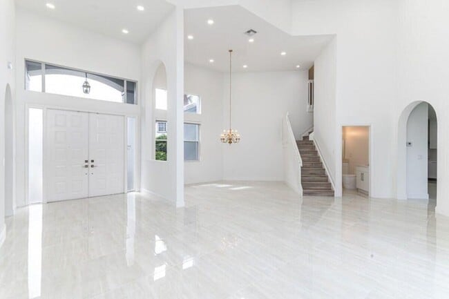 Building Photo - 10879 Handel Pl