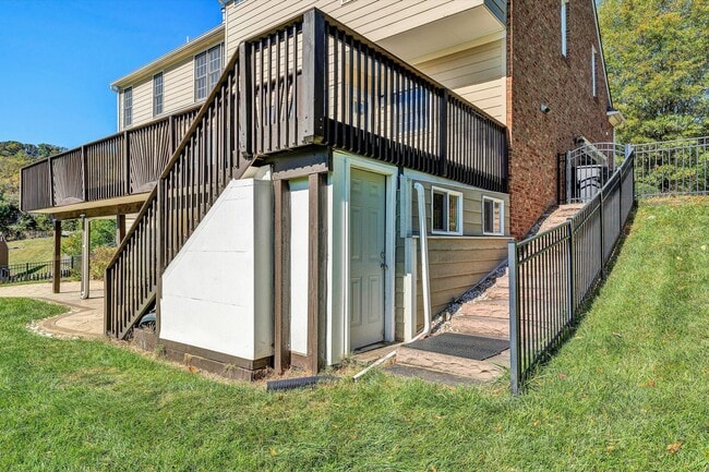 Building Photo - 1147 Belcroft Court