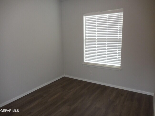 Building Photo - 356 Jardin Bello Ave