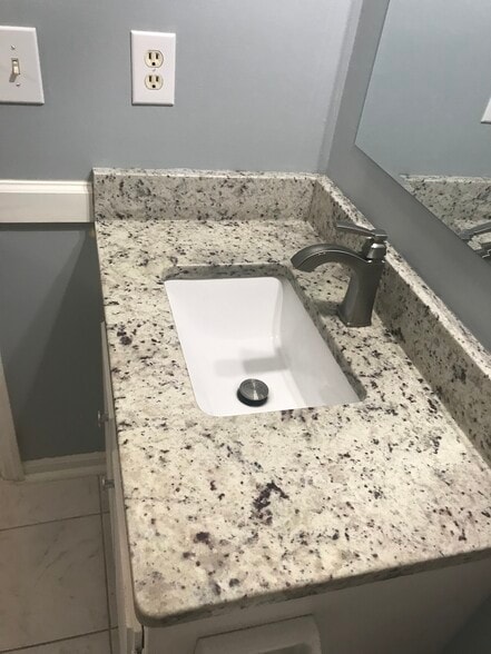 Building Photo - 1704 Fawn Vista Dr N