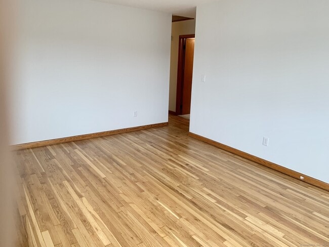 Building Photo - 640 Beechmont Ave