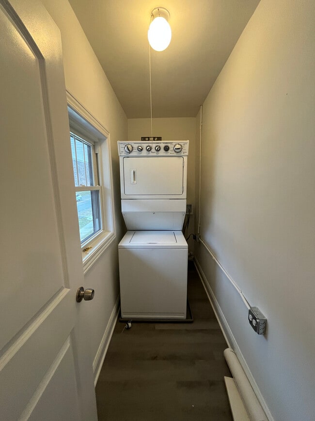 Building Photo - 417 N Main St