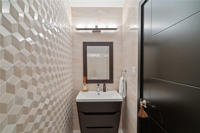 Building Photo - 519 Alhambra Cir